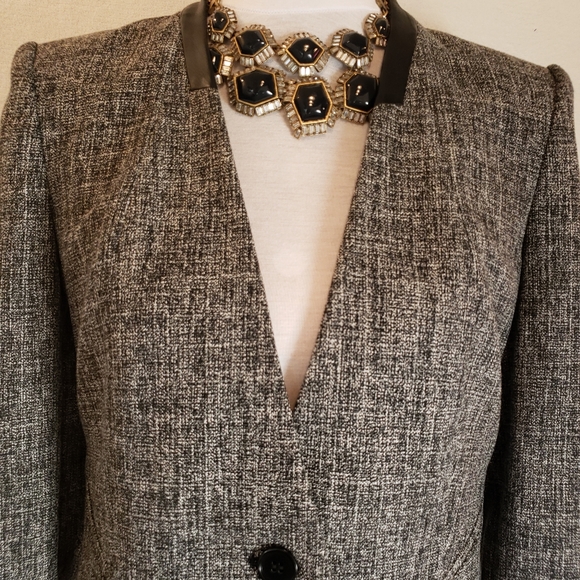 Ann Taylor Jackets & Blazers - ANN TAYLOR SHORT FITTED JACKET